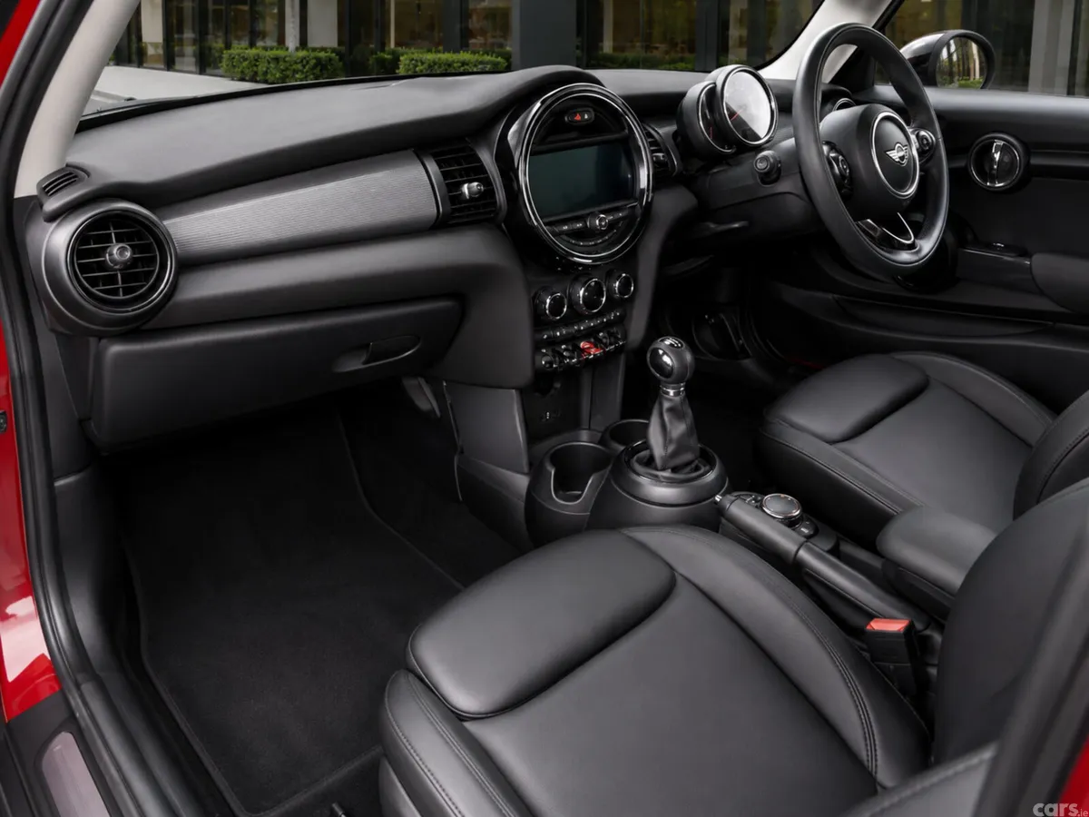 Mini Cooper Hatchback, Diesel, 2019, Red
