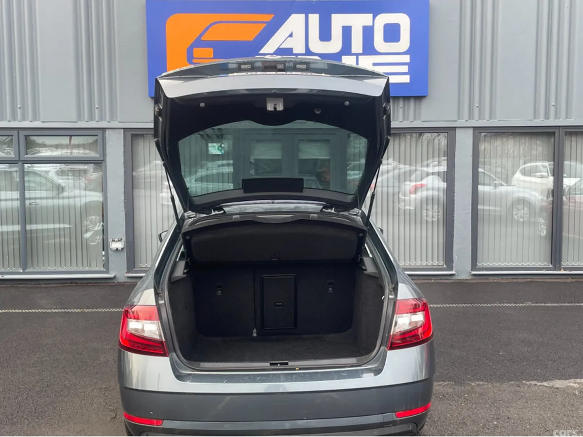 Skoda Octavia Hatchback, Diesel, 2019, Grey
