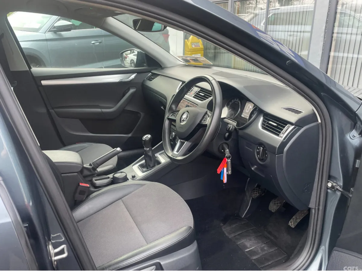 Skoda Octavia Hatchback, Diesel, 2019, Grey