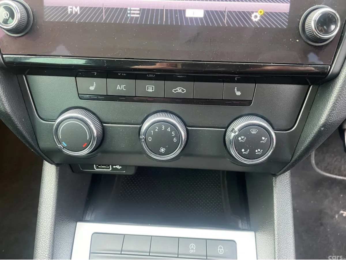 Skoda Octavia Hatchback, Diesel, 2019, Grey