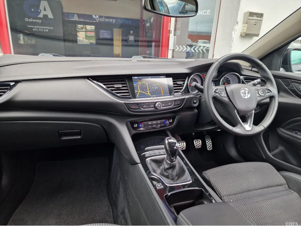 Opel Insignia Hatchback, Diesel, 2018, Black