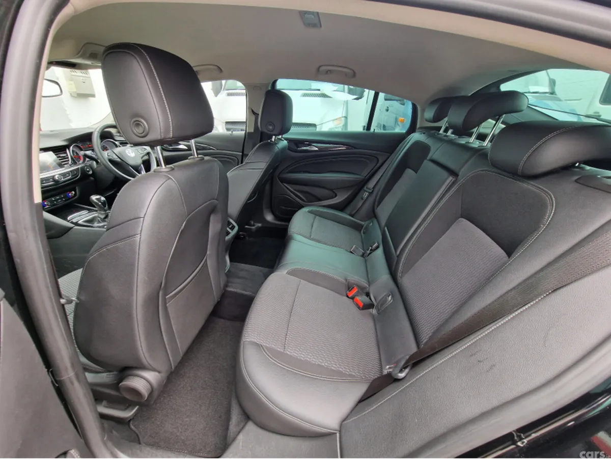 Opel Insignia Hatchback, Diesel, 2018, Black