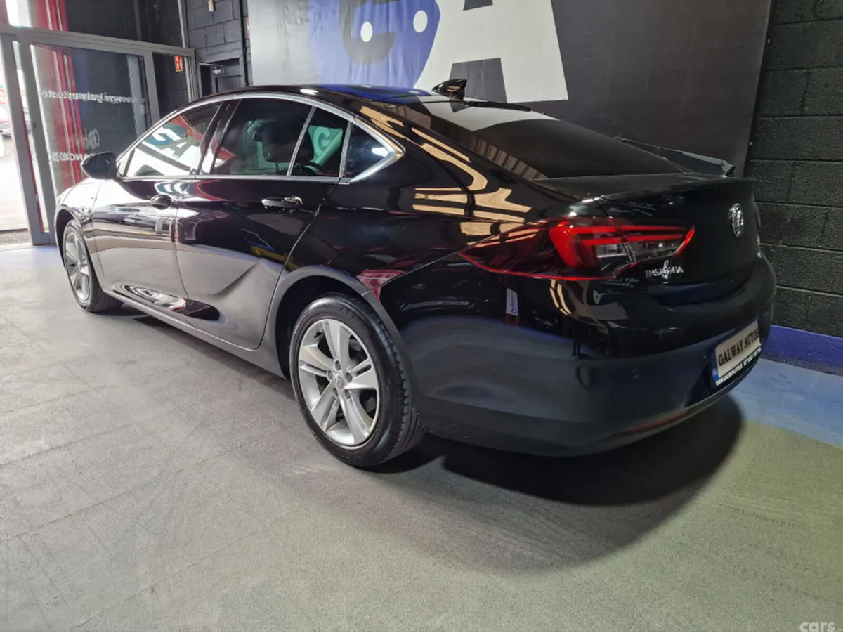 Opel Insignia Hatchback, Diesel, 2018, Black