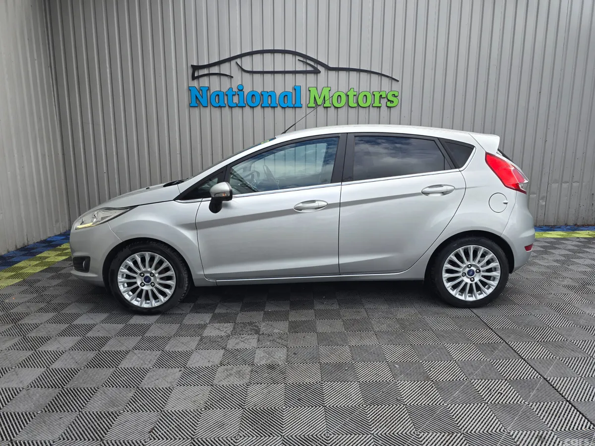 Ford Fiesta Hatchback, Petrol, 2014, Silver