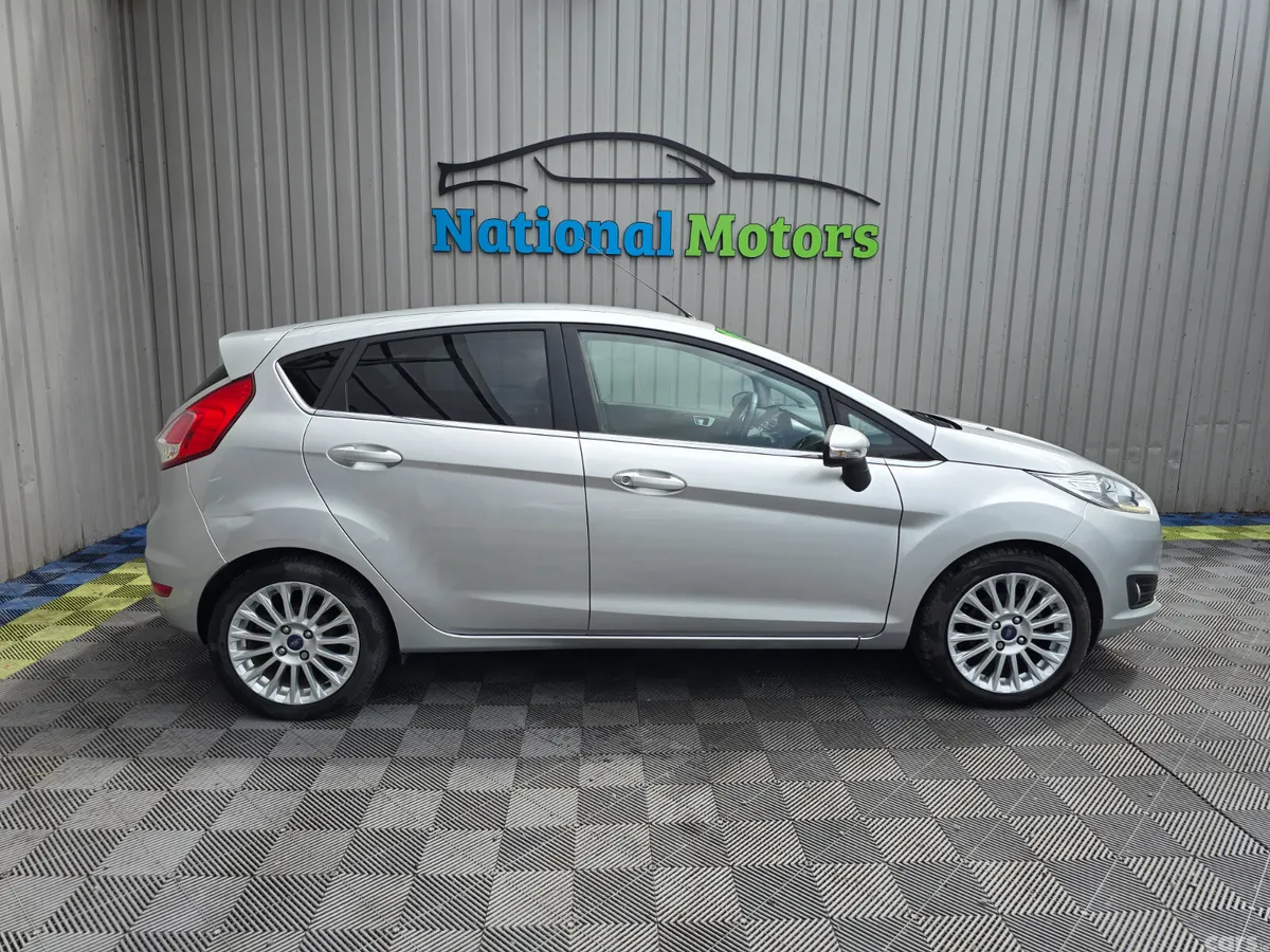 Ford Fiesta Hatchback, Petrol, 2014, Silver