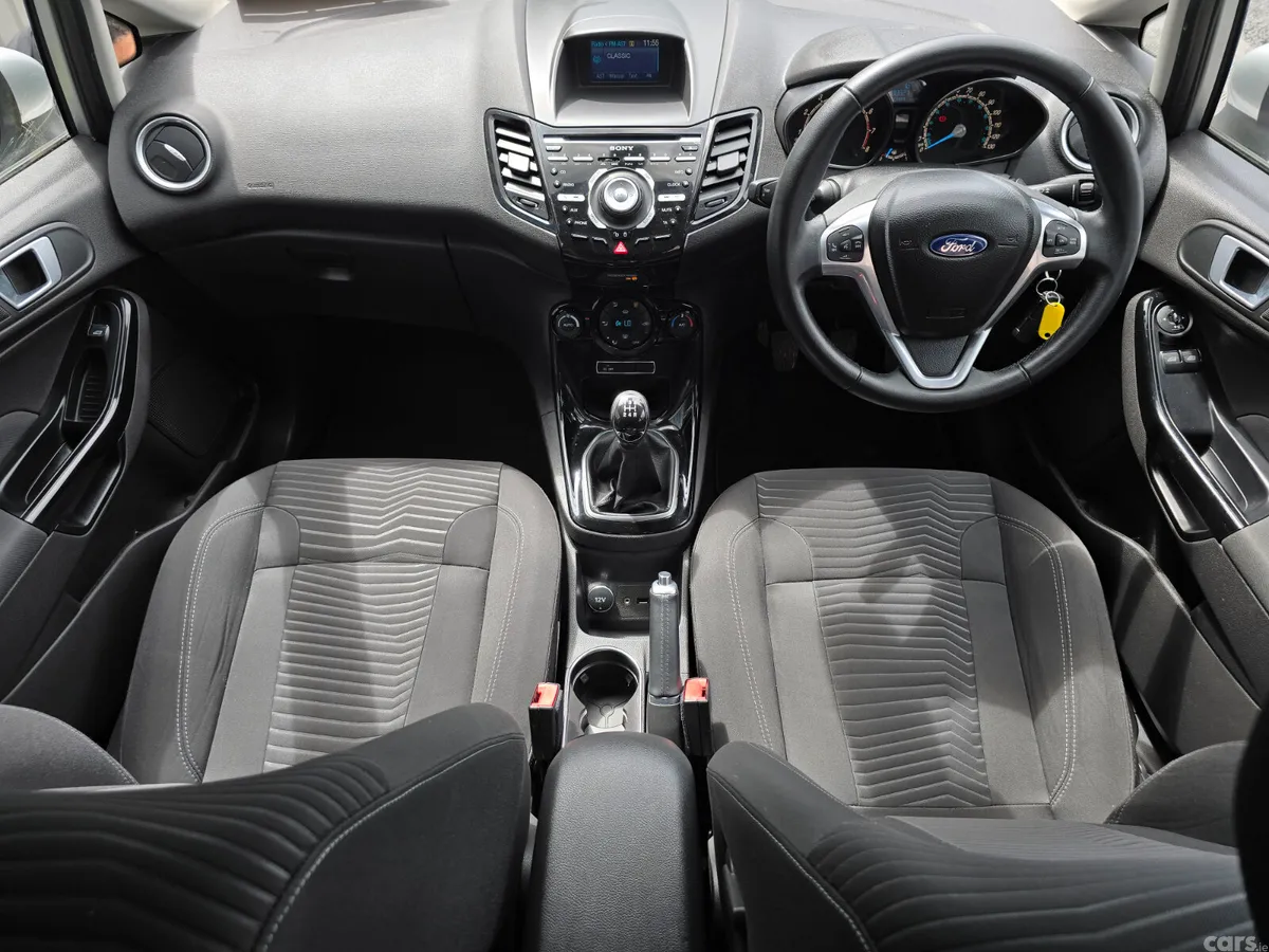 Ford Fiesta Hatchback, Petrol, 2014, Silver