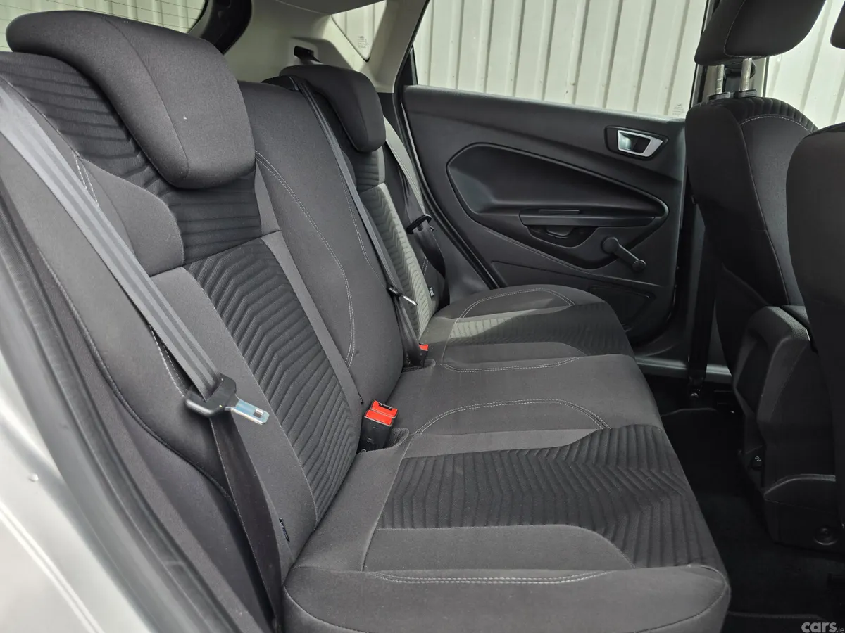 Ford Fiesta Hatchback, Petrol, 2014, Silver
