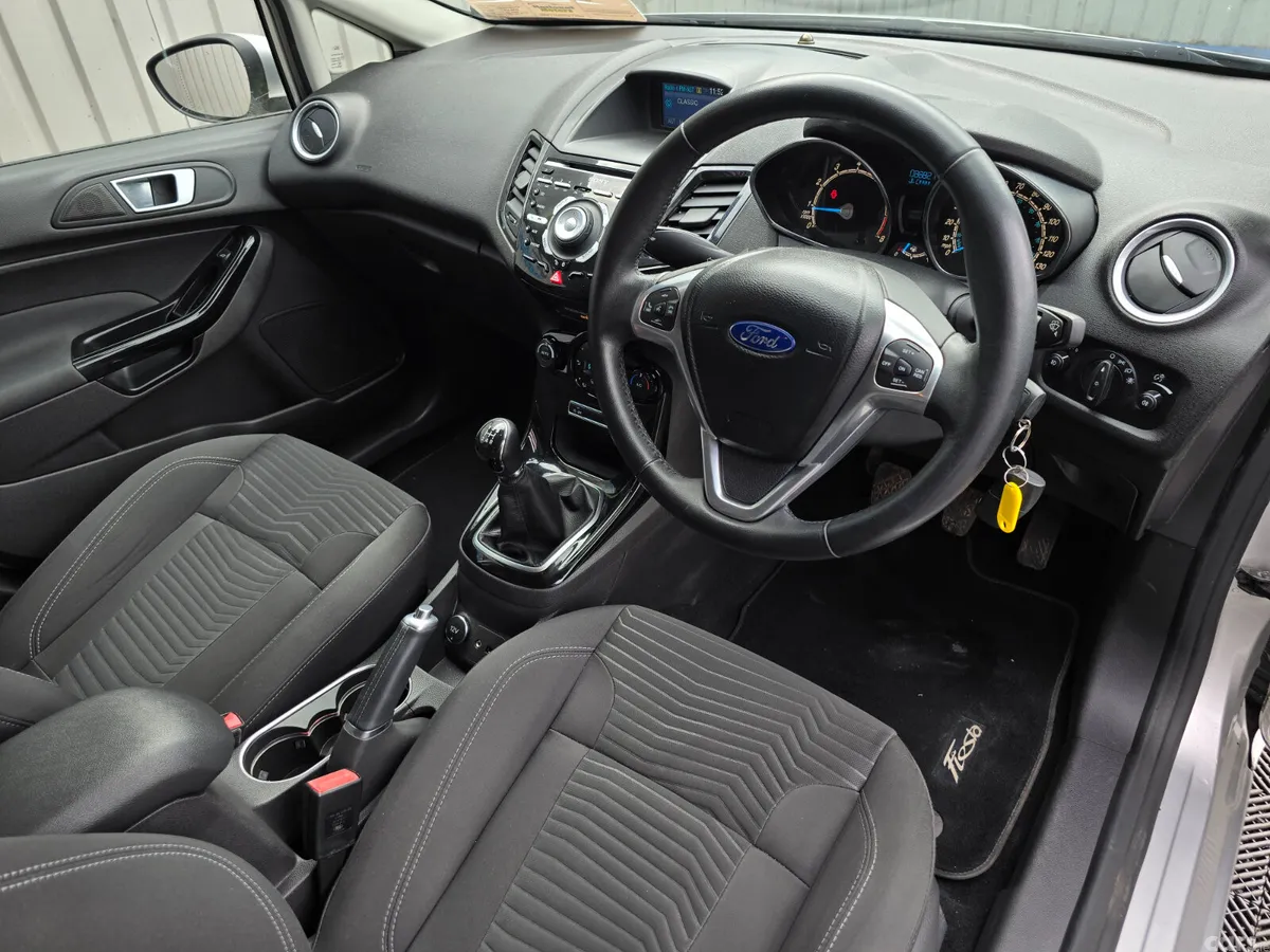 Ford Fiesta Hatchback, Petrol, 2014, Silver