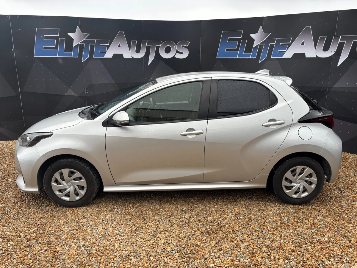 Toyota Yaris Hatchback, Petrol, 2022, Silver