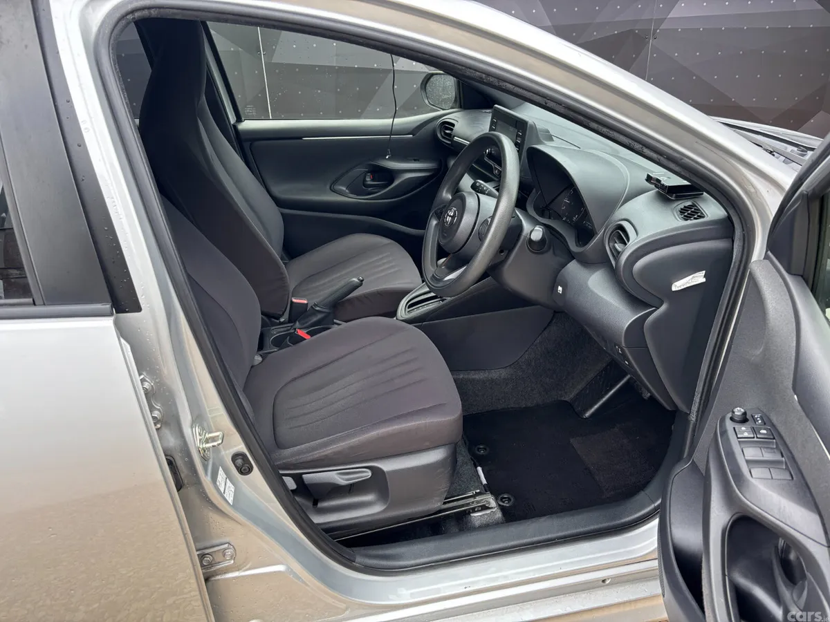 Toyota Yaris Hatchback, Petrol, 2022, Silver