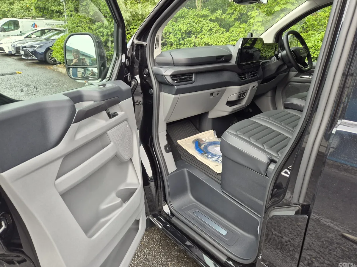 Ford Tourneo Custom Van, Petrol Plug-in Hybrid, 2026, Black
