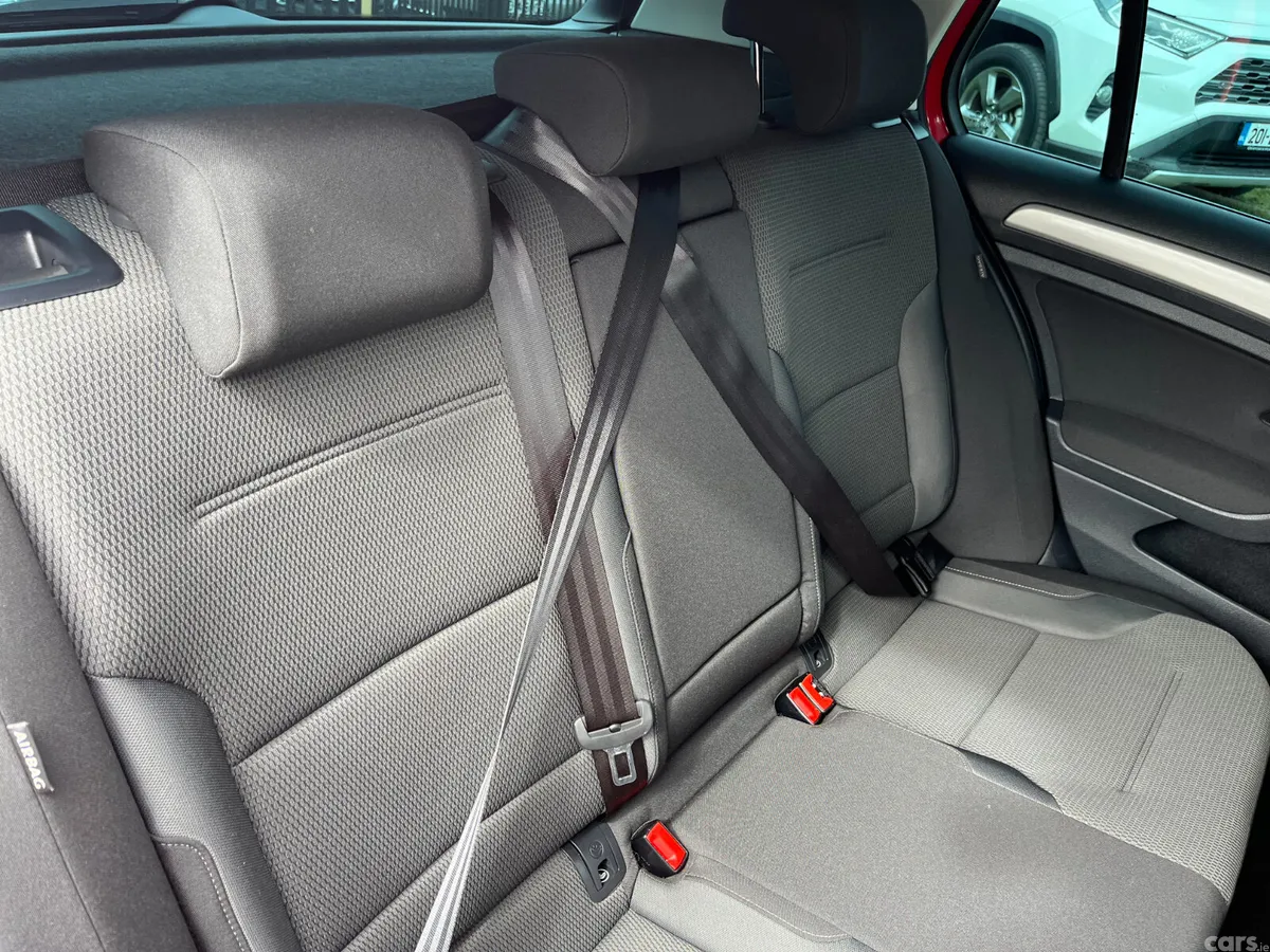 Volkswagen Golf Hatchback, Petrol, 2016, Red