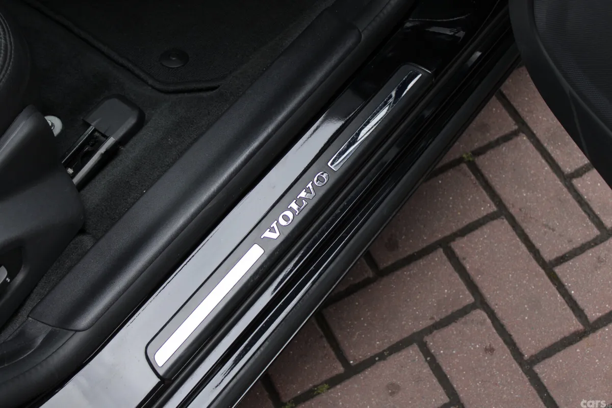 Volvo S60 Saloon, Diesel, 2019, Black