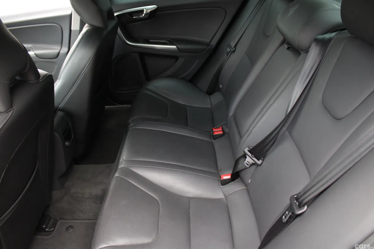 Volvo S60 Saloon, Diesel, 2019, Black