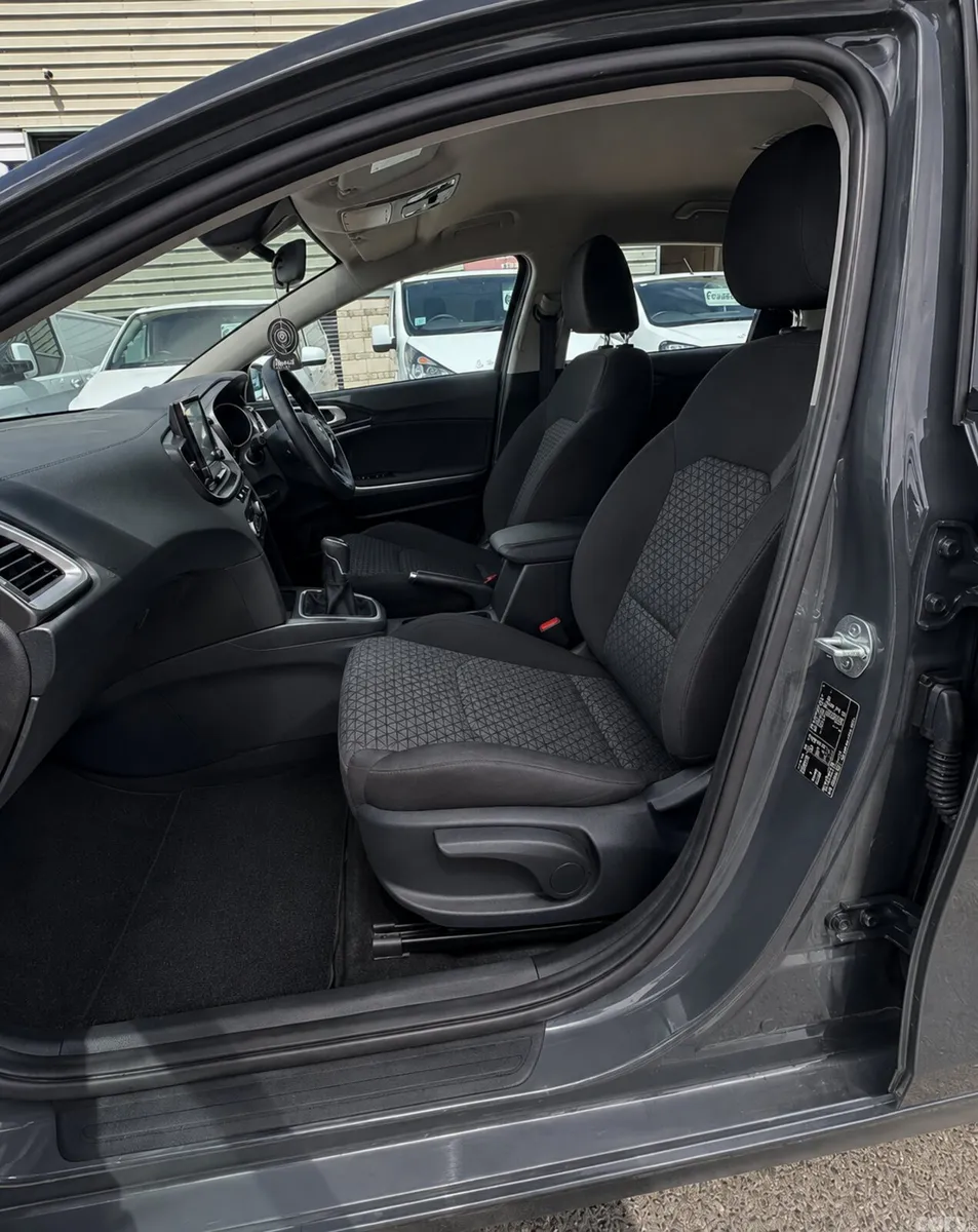 Kia Ceed Hatchback, Diesel Hybrid, 2023, Grey