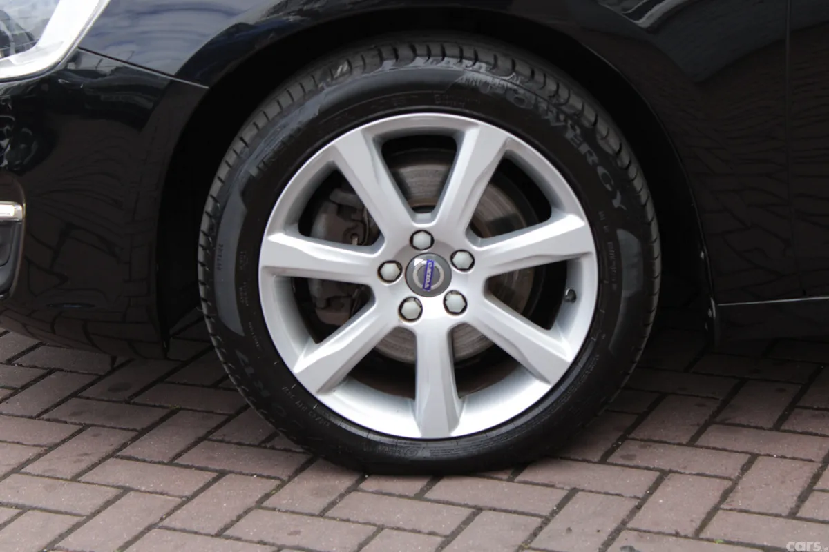 Volvo S60 Saloon, Diesel, 2019, Black