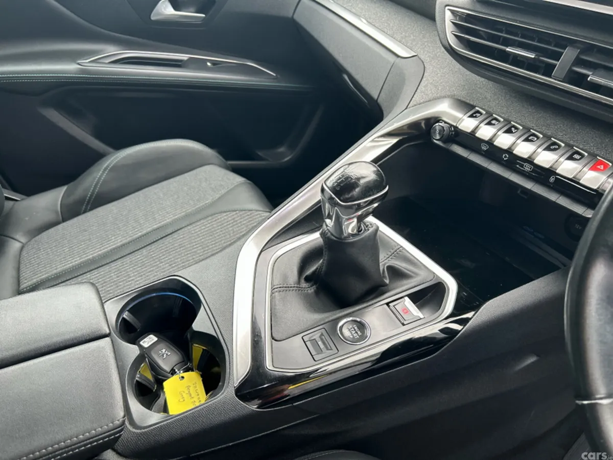 Peugeot 3008 MPV, Diesel, 2021, Grey