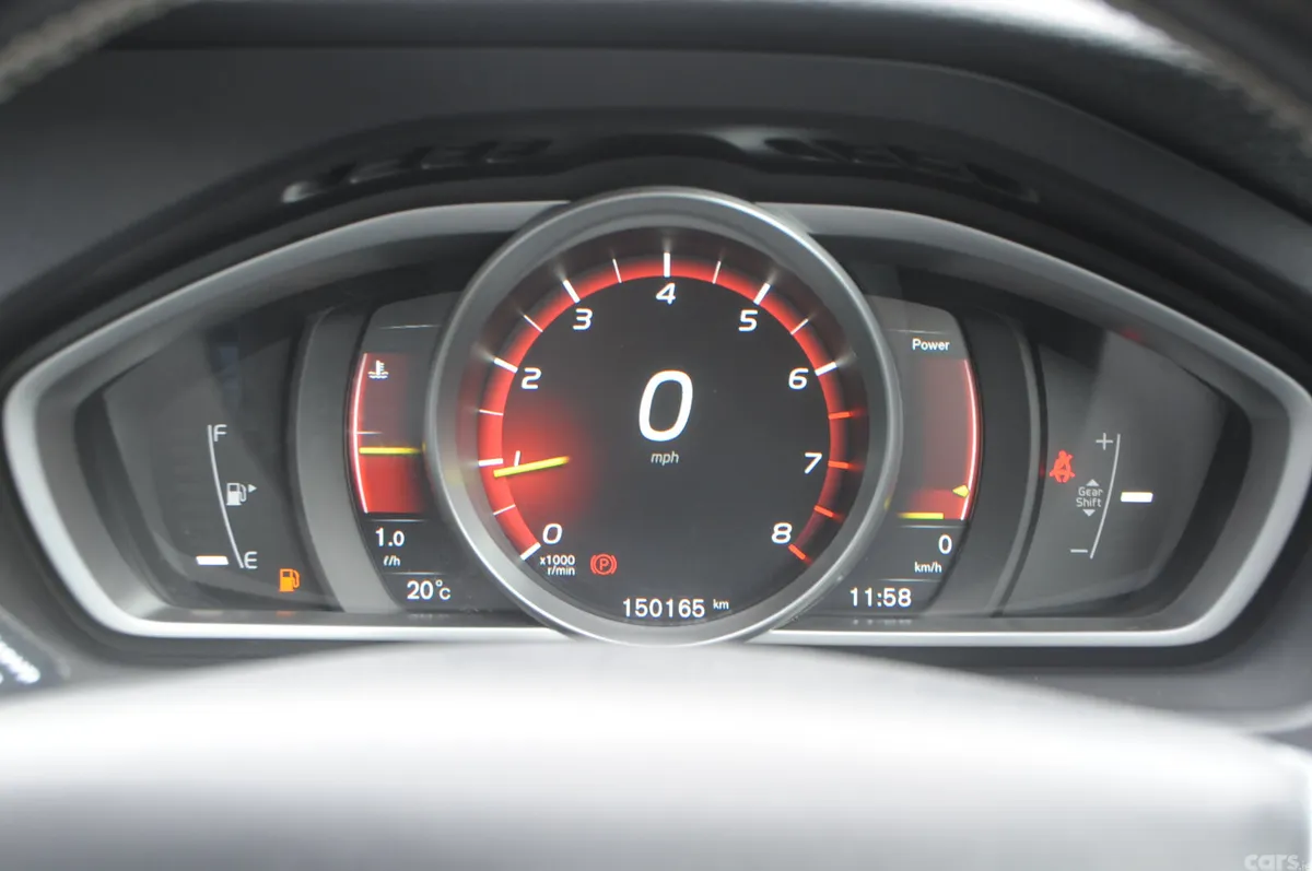 Volvo V40 Hatchback, Petrol, 2017, Red