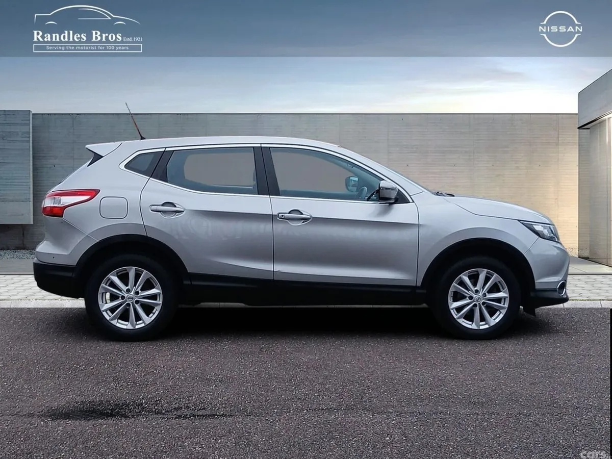 Nissan Qashqai Hatchback, Diesel, 2015, Silver