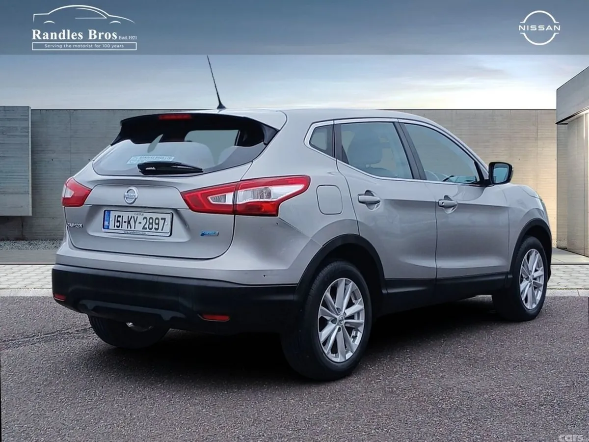 Nissan Qashqai Hatchback, Diesel, 2015, Silver