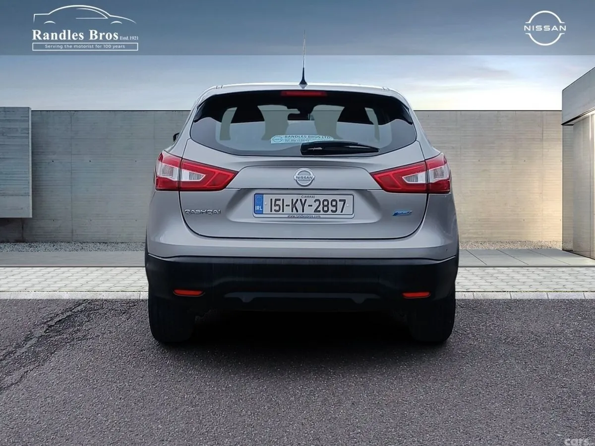 Nissan Qashqai Hatchback, Diesel, 2015, Silver