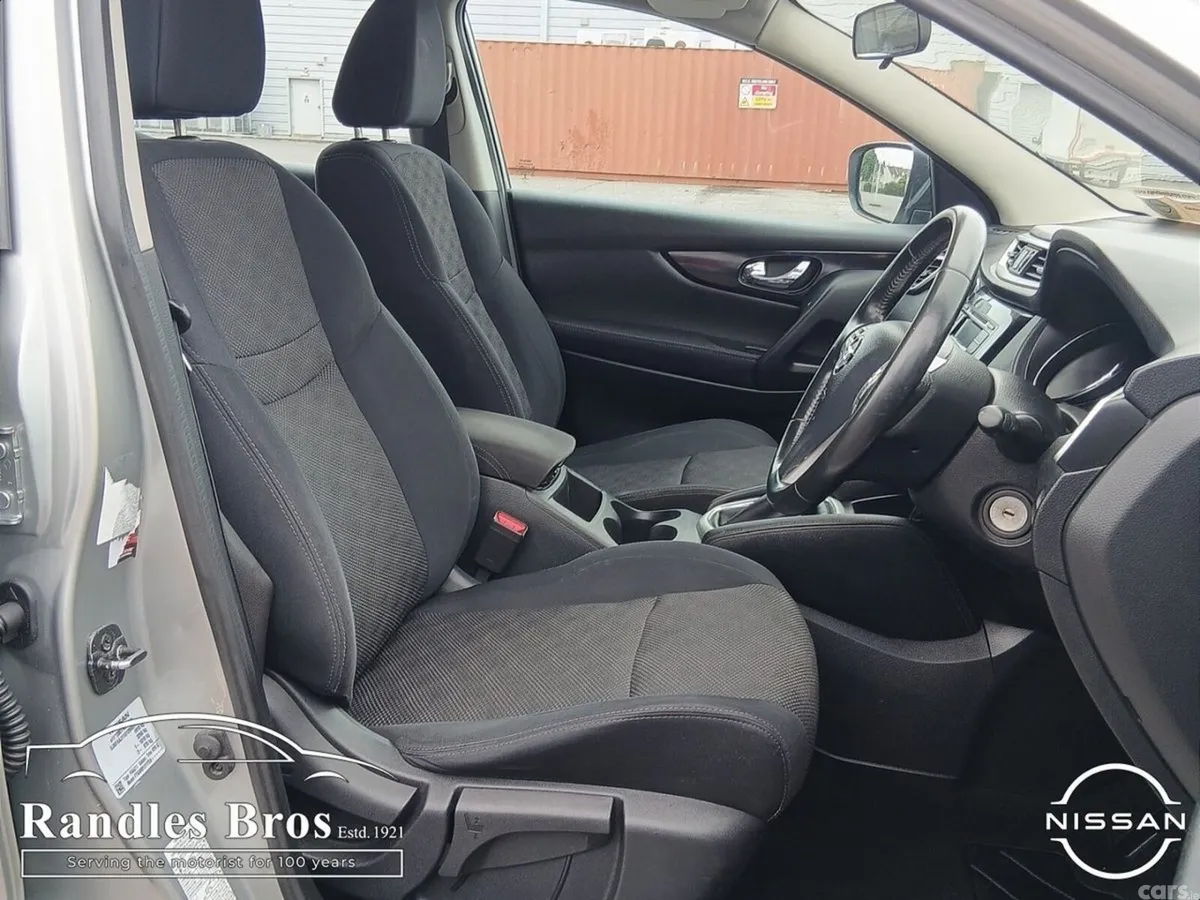 Nissan Qashqai Hatchback, Diesel, 2015, Silver