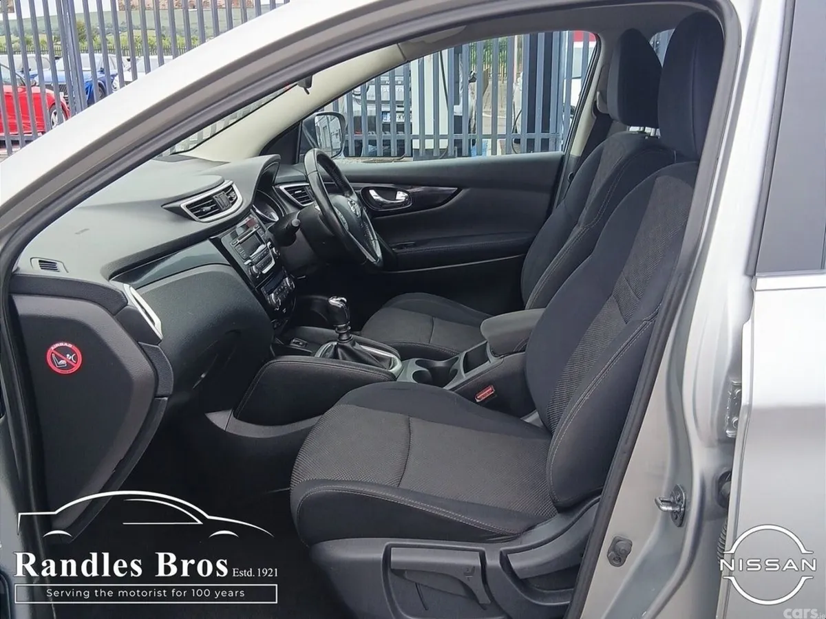 Nissan Qashqai Hatchback, Diesel, 2015, Silver