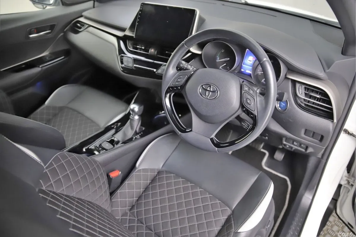 Toyota C-HR SUV, Petrol Hybrid, 2019, White