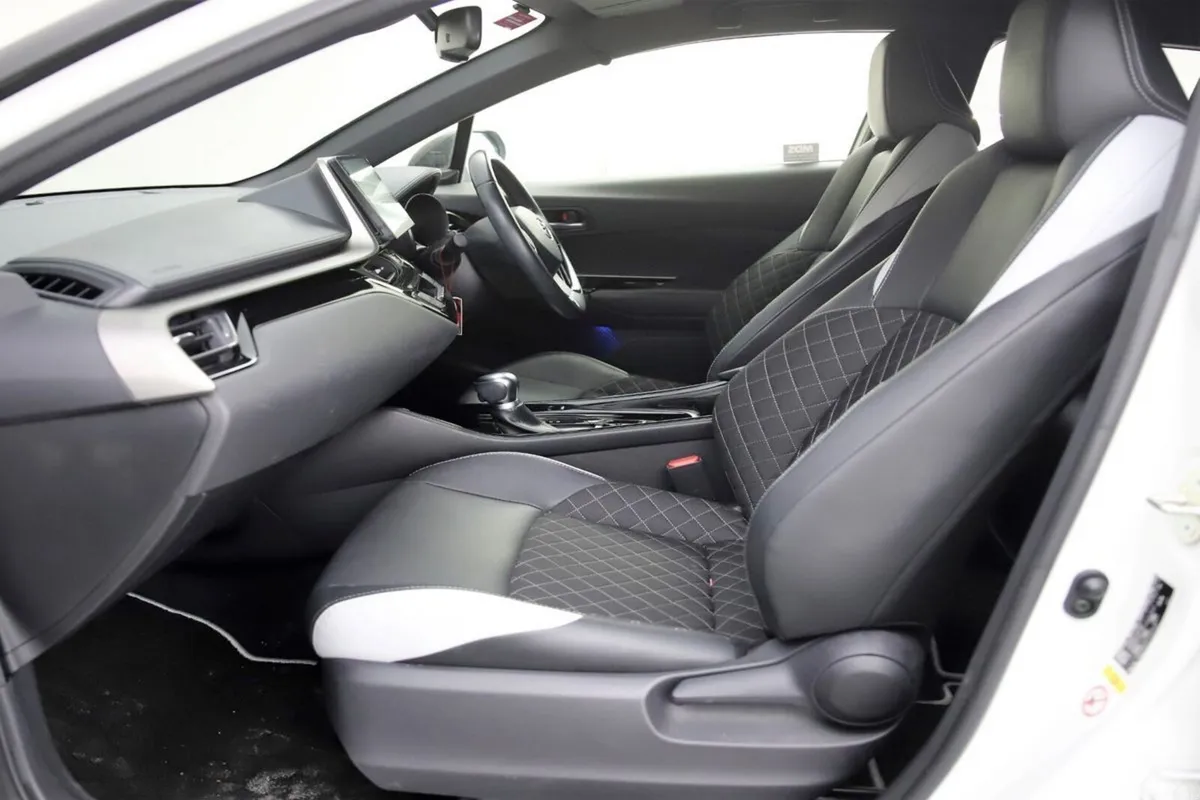 Toyota C-HR SUV, Petrol Hybrid, 2019, White