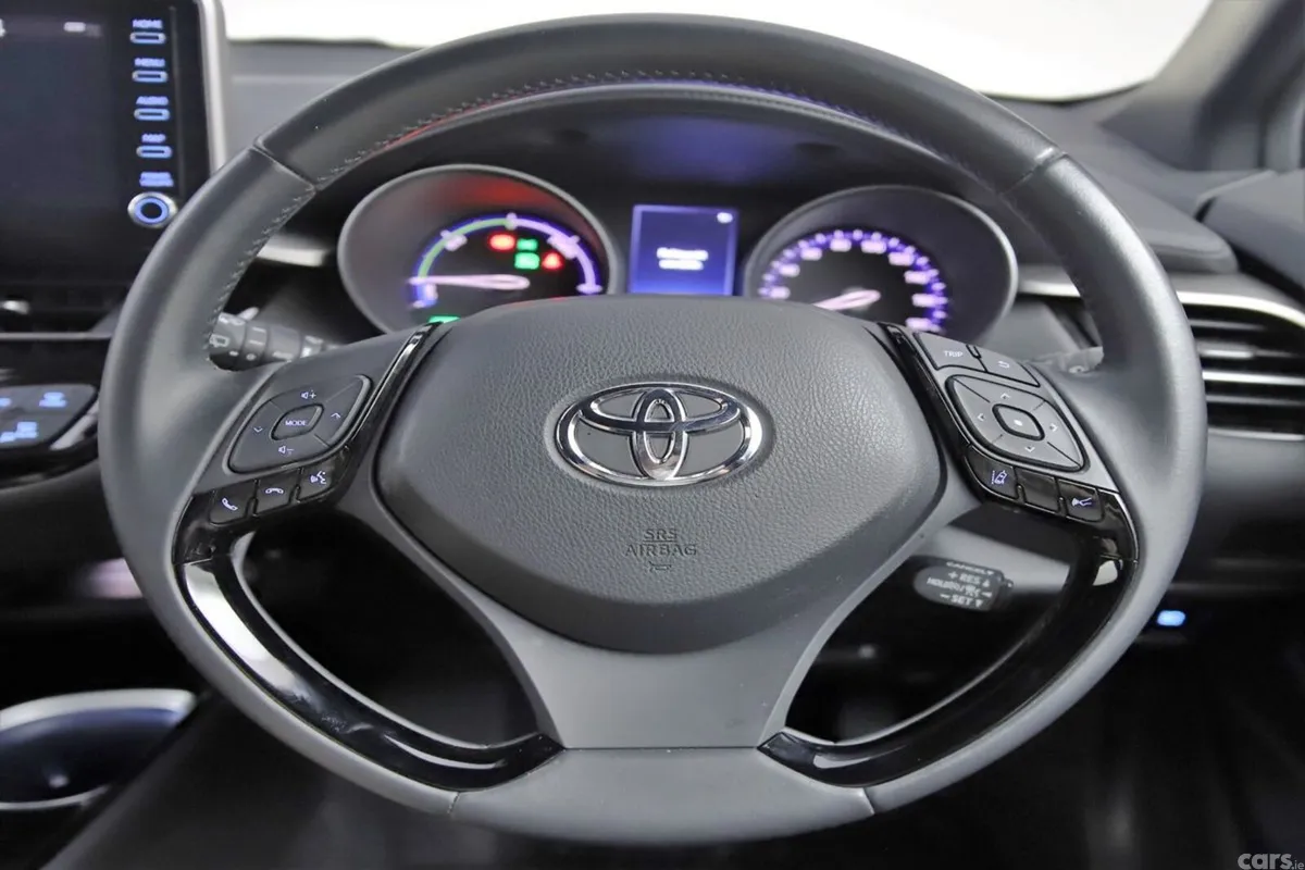 Toyota C-HR SUV, Petrol Hybrid, 2019, White