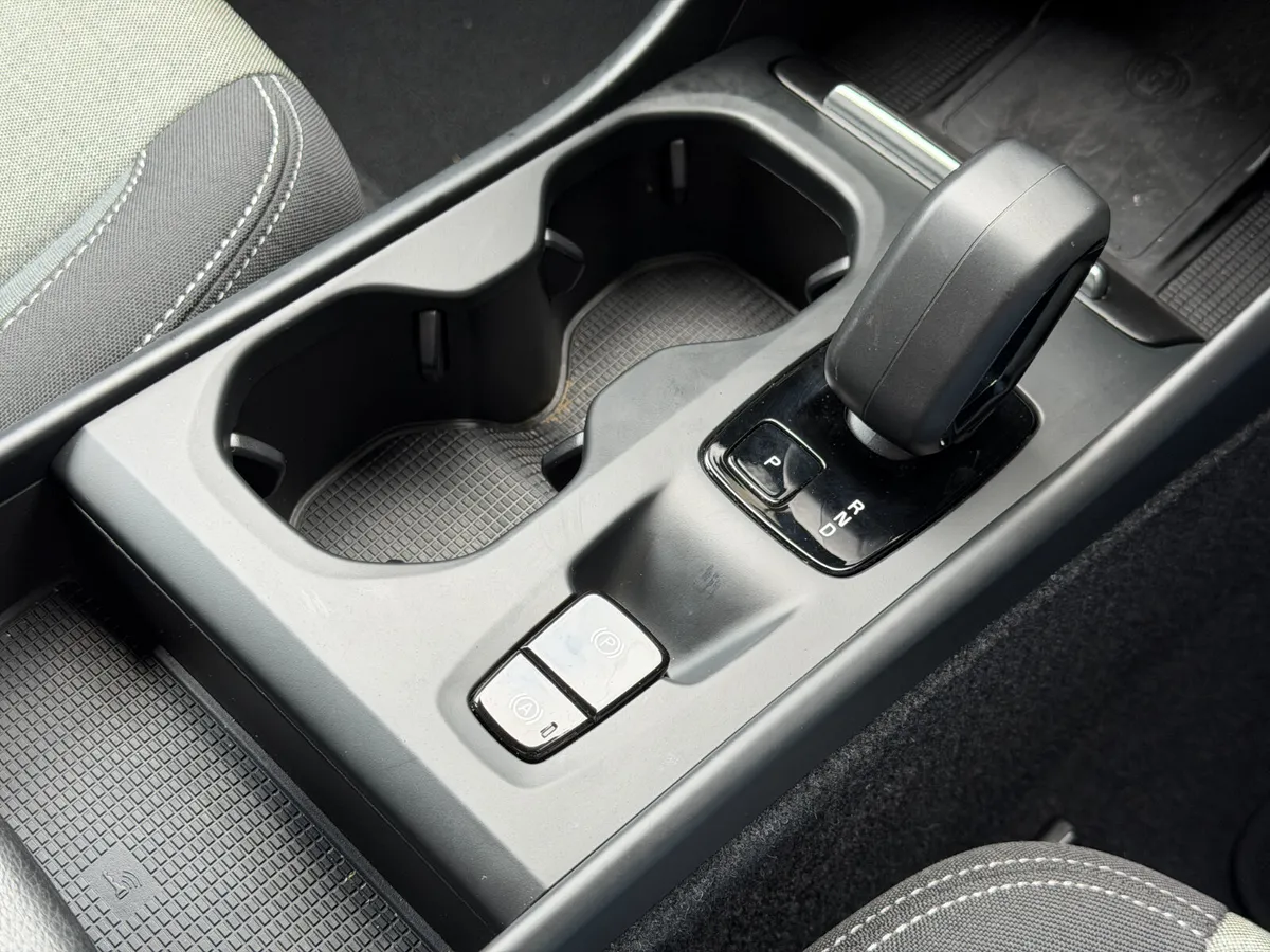 Volvo XC40 SUV, Petrol Plug-in Hybrid, 2023, Black