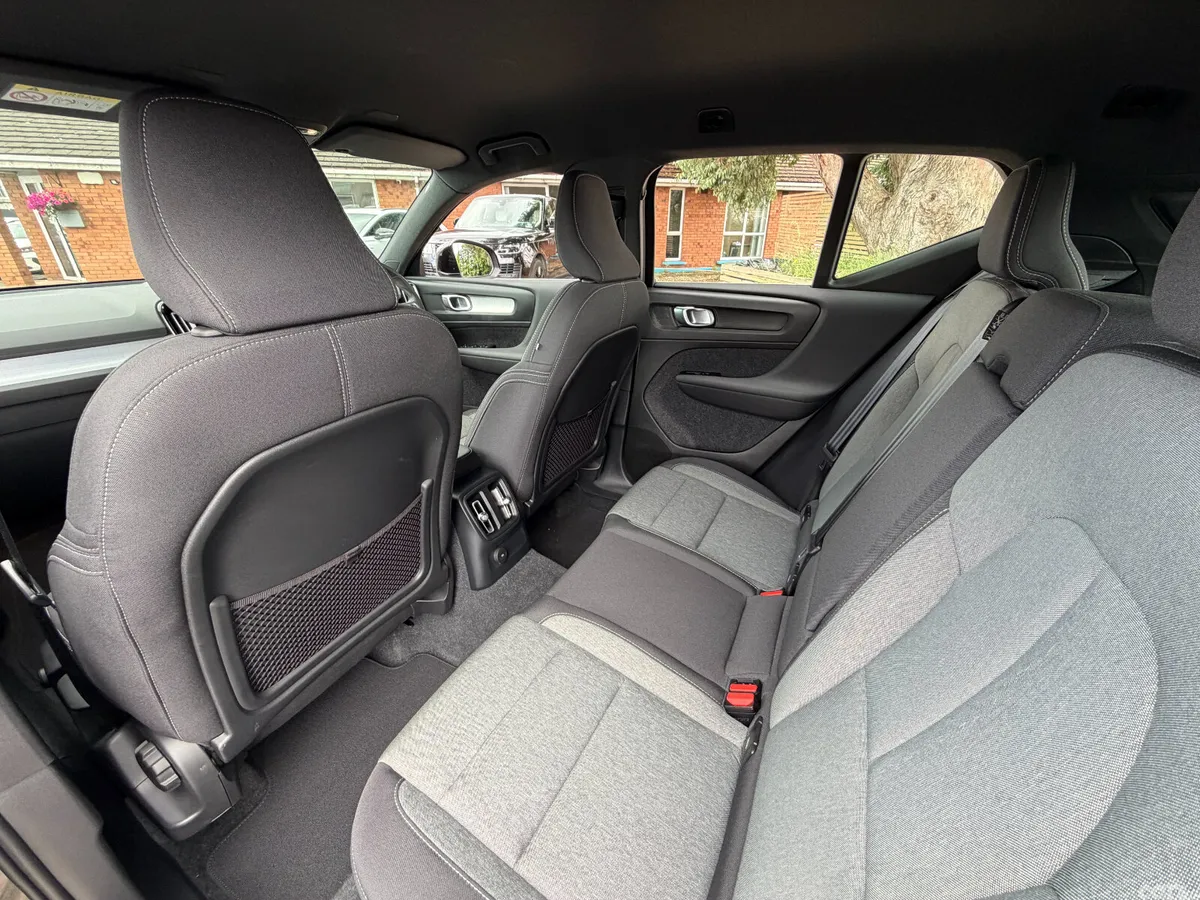 Volvo XC40 SUV, Petrol Plug-in Hybrid, 2023, Black