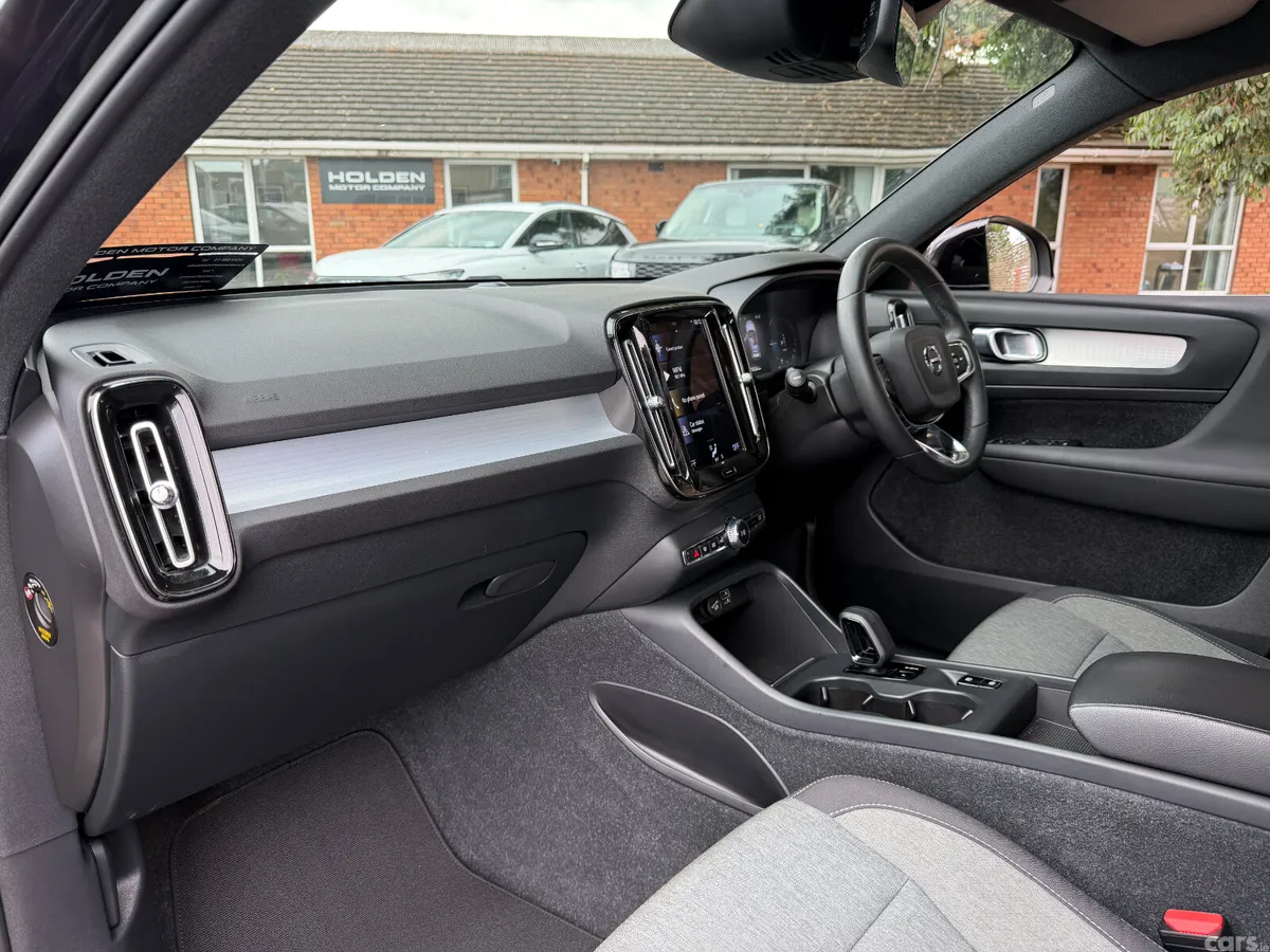 Volvo XC40 SUV, Petrol Plug-in Hybrid, 2023, Black