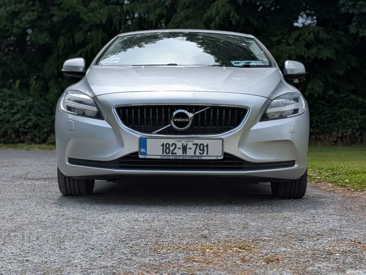 Volvo V40 Hatchback, Diesel, 2018, Grey
