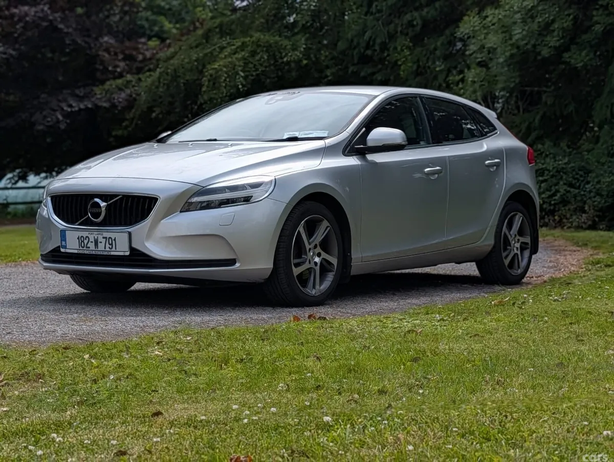 Volvo V40 Hatchback, Diesel, 2018, Grey