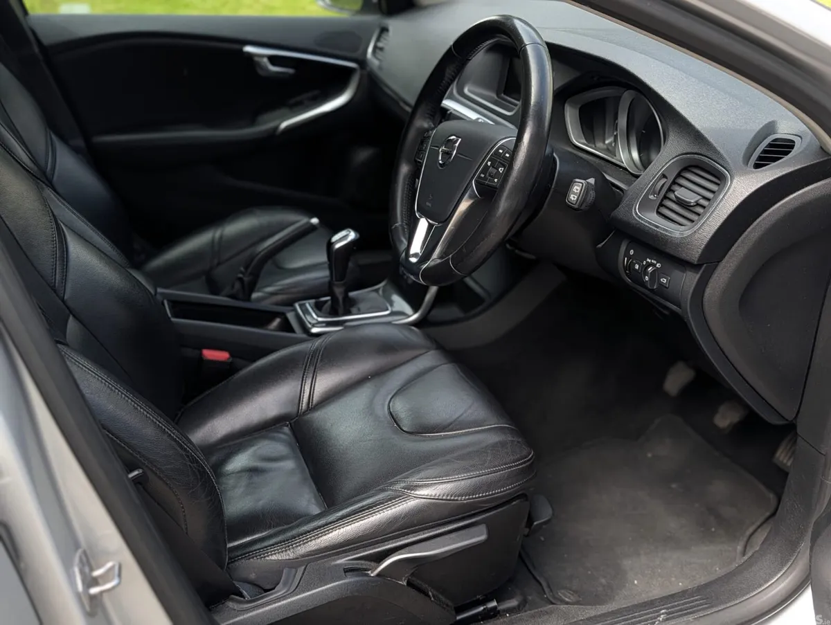 Volvo V40 Hatchback, Diesel, 2018, Grey