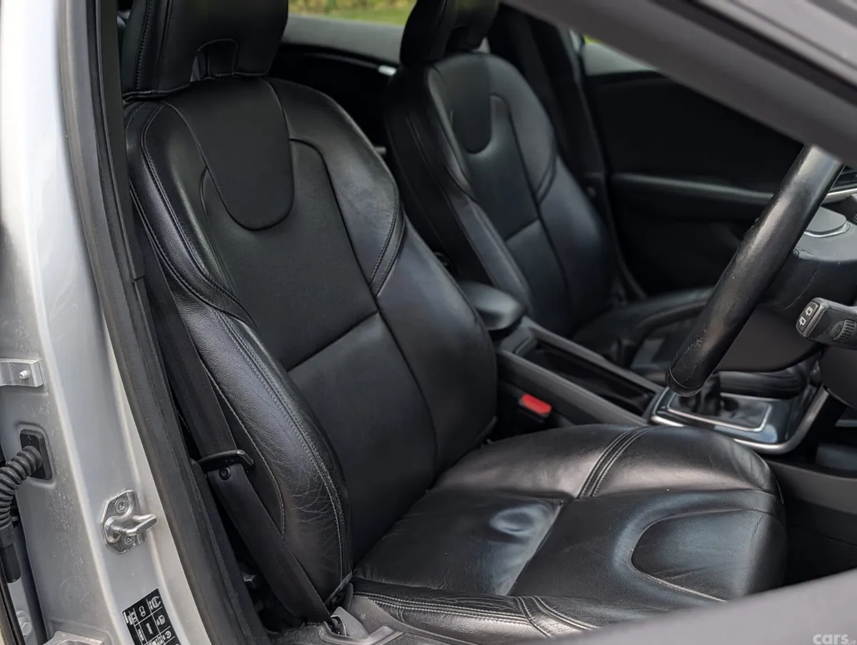 Volvo V40 Hatchback, Diesel, 2018, Grey