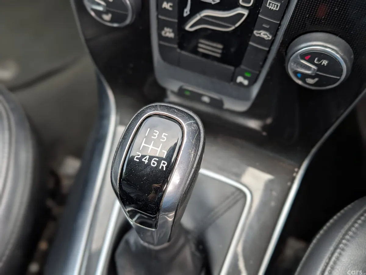 Volvo V40 Hatchback, Diesel, 2018, Grey