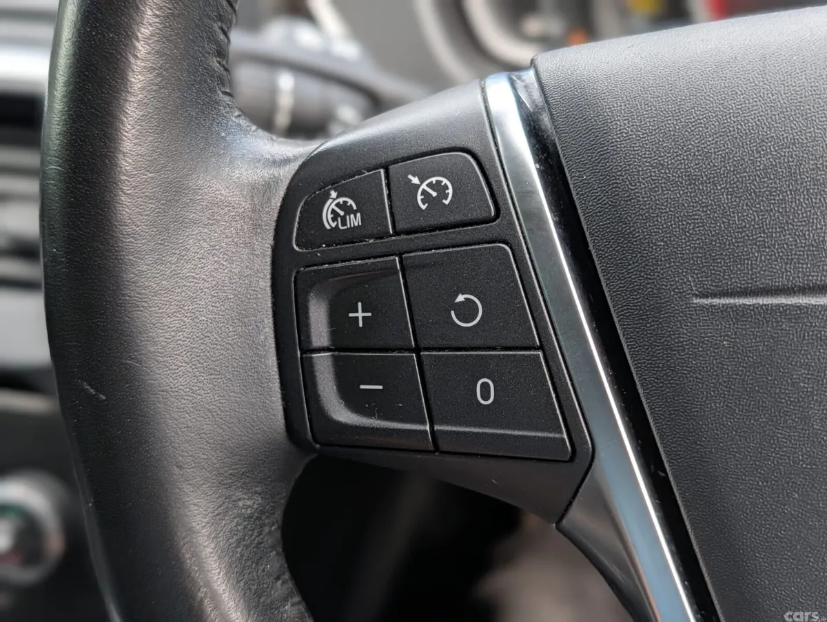 Volvo V40 Hatchback, Diesel, 2018, Grey