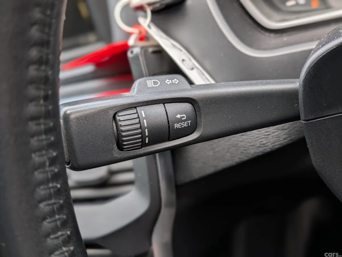 Volvo V40 Hatchback, Diesel, 2018, Grey