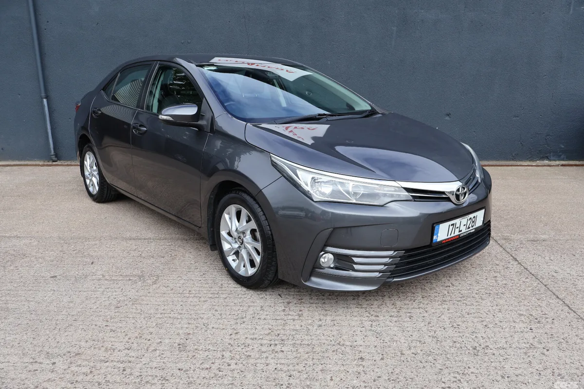 Toyota Corolla Saloon, Diesel, 2017, Grey