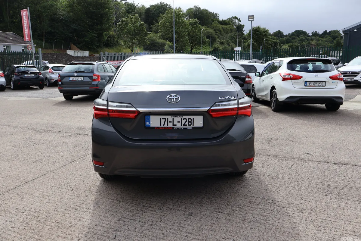 Toyota Corolla Saloon, Diesel, 2017, Grey