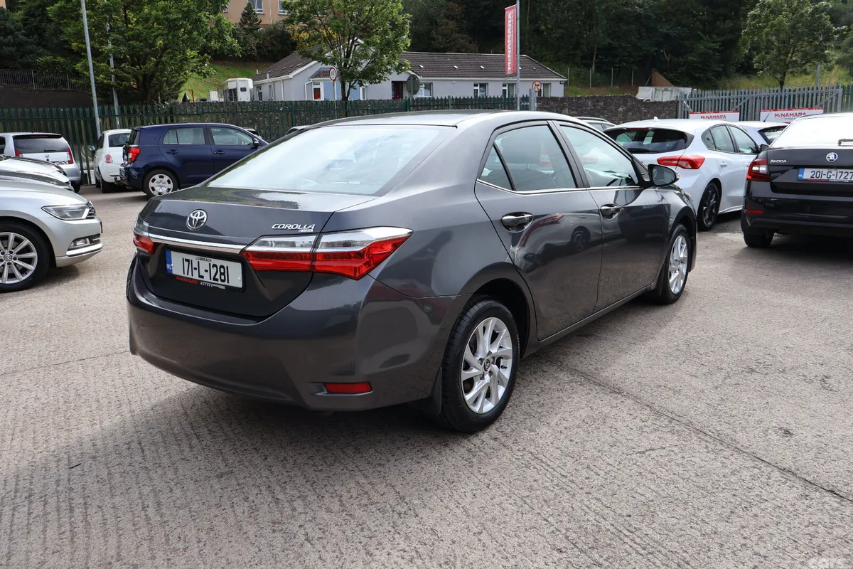 Toyota Corolla Saloon, Diesel, 2017, Grey