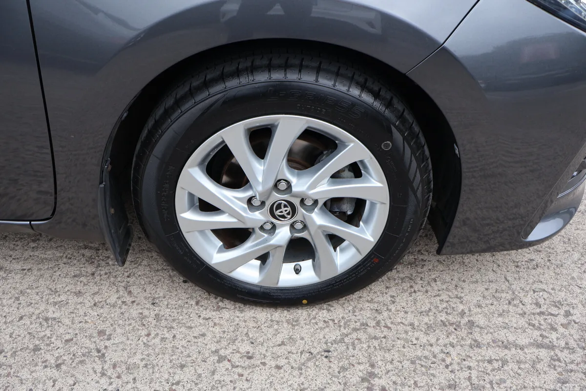 Toyota Corolla Saloon, Diesel, 2017, Grey