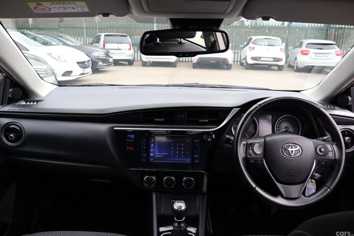 Toyota Corolla Saloon, Diesel, 2017, Grey