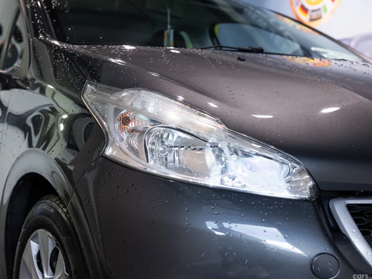 Peugeot 208 Hatchback, Petrol, 2013, Grey