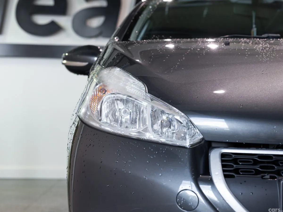 Peugeot 208 Hatchback, Petrol, 2013, Grey