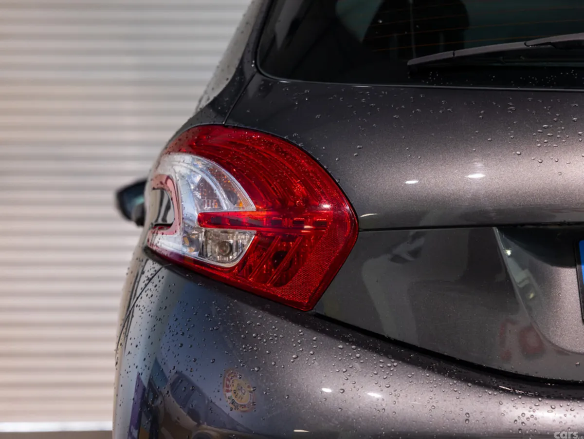 Peugeot 208 Hatchback, Petrol, 2013, Grey