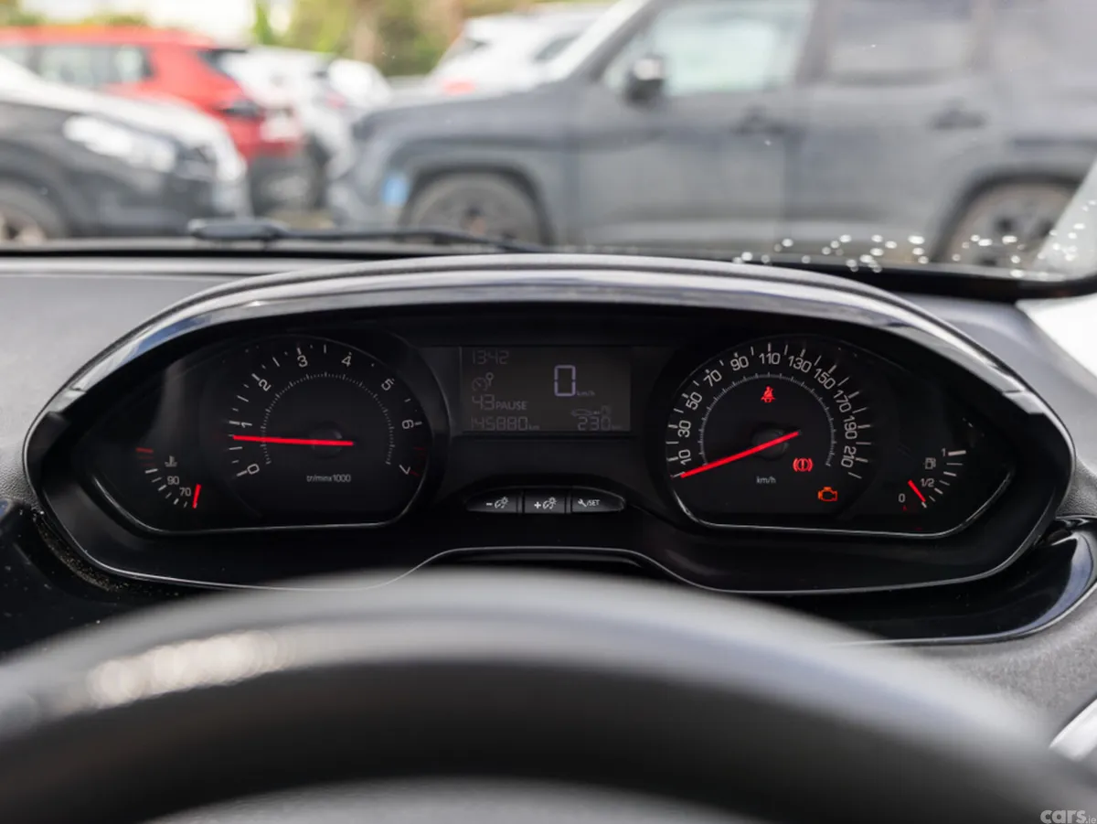 Peugeot 208 Hatchback, Petrol, 2013, Grey