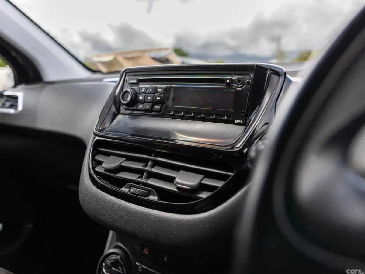 Peugeot 208 Hatchback, Petrol, 2013, Grey